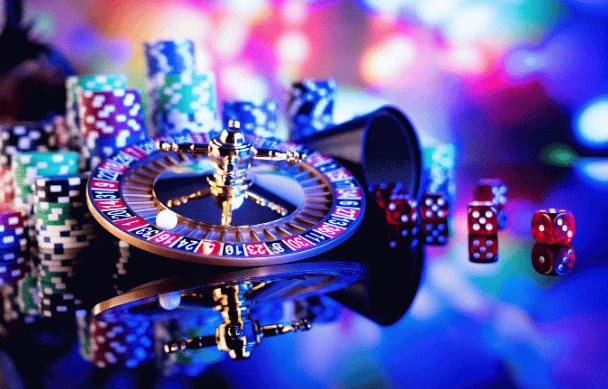 Detail mekanika Jewels of Prosperity menampilkan gulungan, garis pembayaran, dan tombol kontrol taruhan